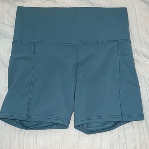 Athleta “Salutation Stash Pocket II 5” Short”